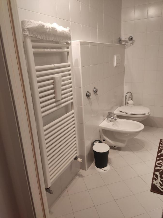 Jennifer House. Trento Esterno foto