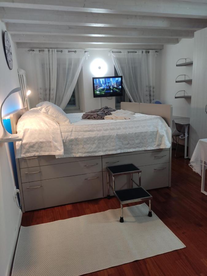 Jennifer House. Trento Esterno foto