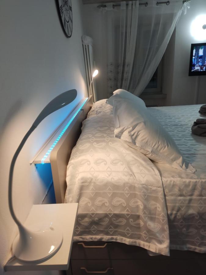 Jennifer House. Trento Esterno foto