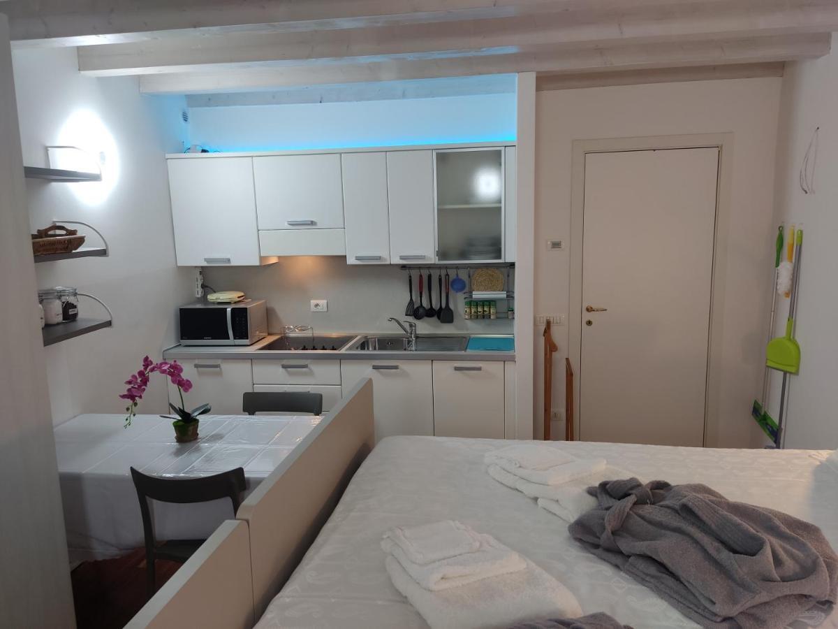 Jennifer House. Trento Esterno foto